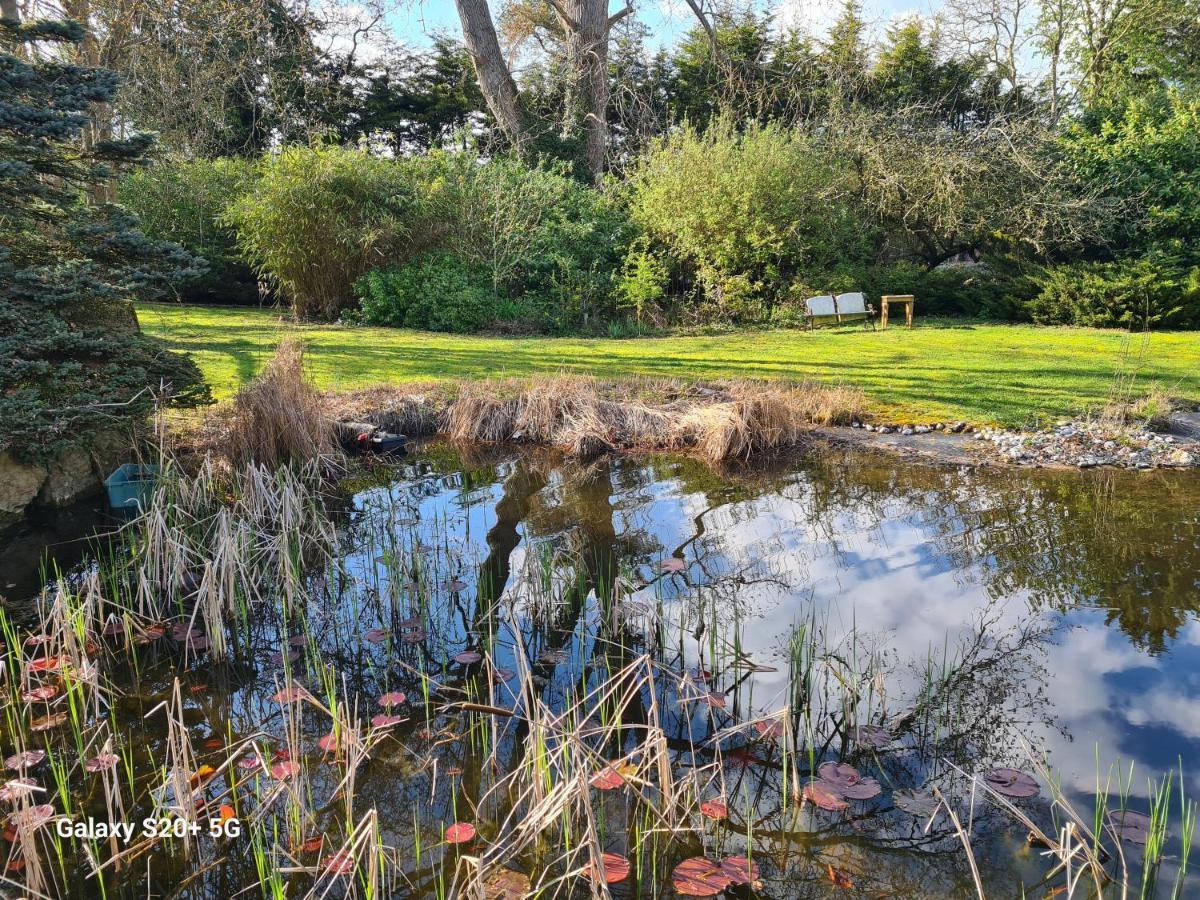 The Reading Whole Apartment With Private Lake And Gardens Exterior photo