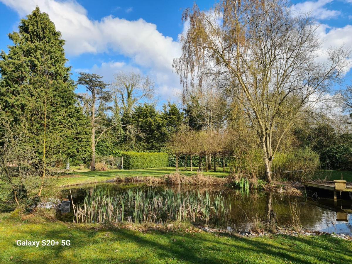 The Reading Whole Apartment With Private Lake And Gardens Exterior photo